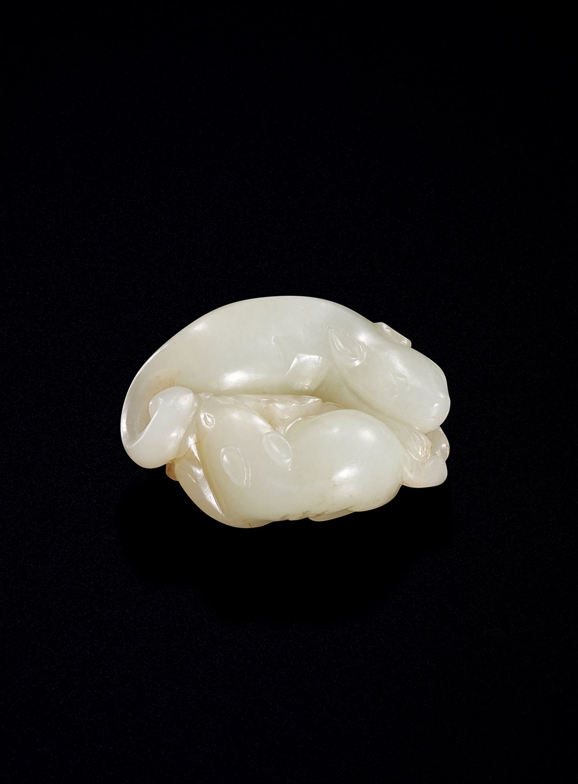 清 白玉雕双獾把件