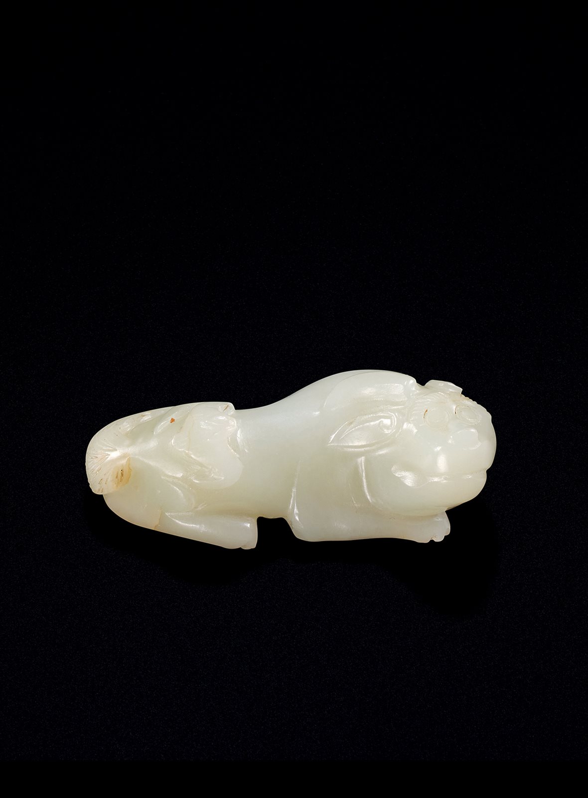 明 白玉雕瑞兽笔架