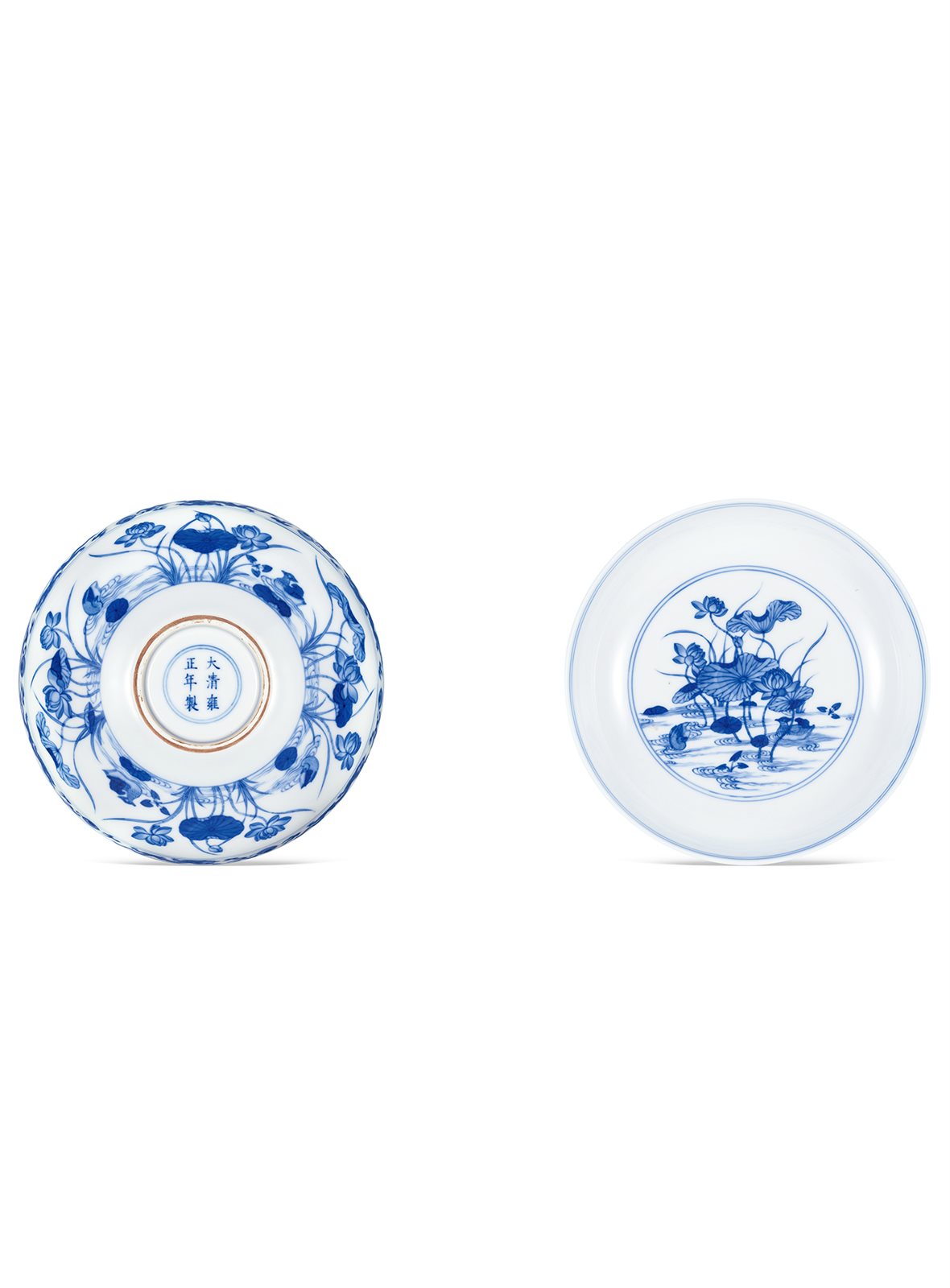 清雍正 青花荷塘鸳鸯图卧足盘