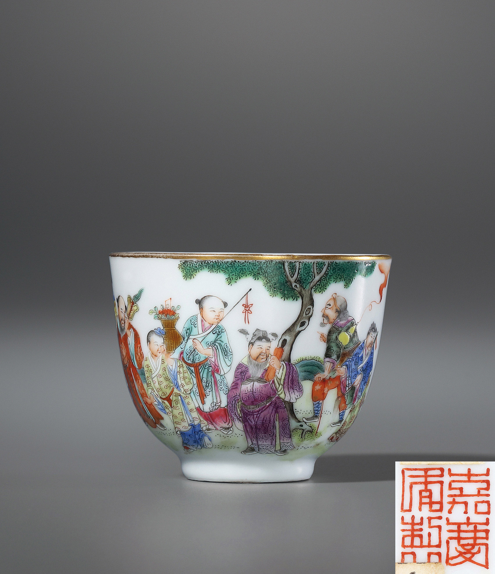 粉彩群仙祝寿图杯