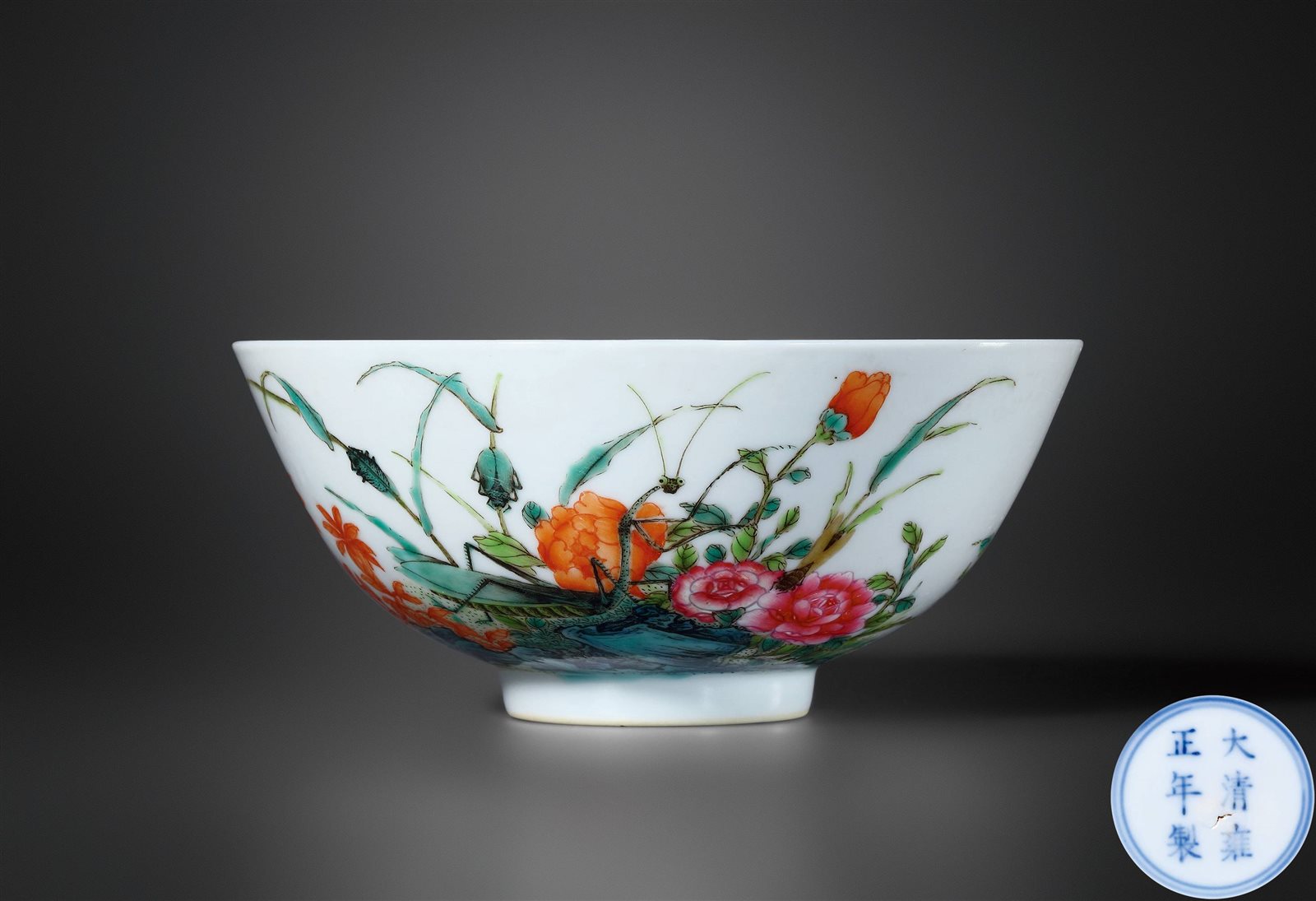 清雍正 粉彩花卉草虫纹碗(疑似民国后加彩)