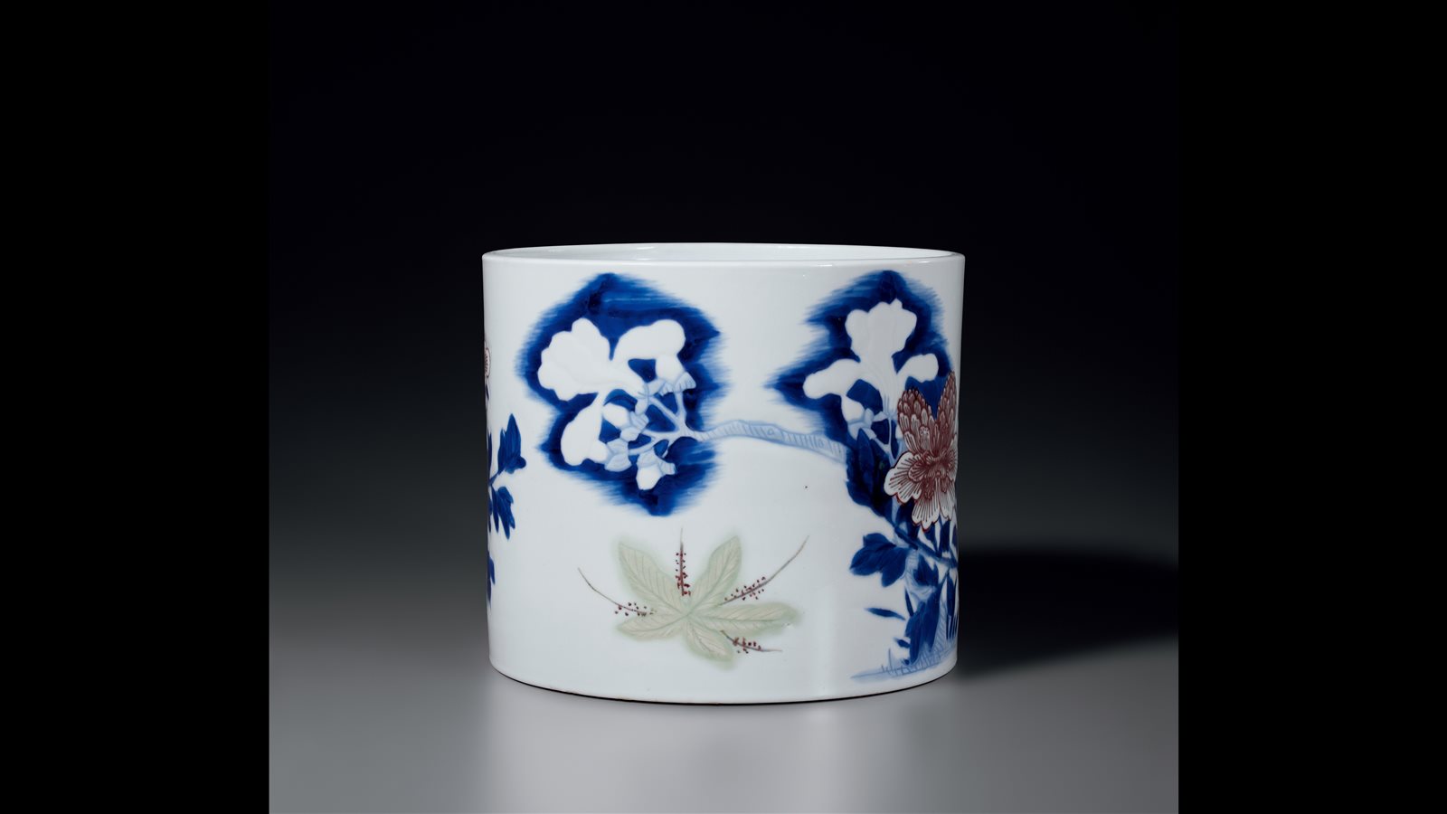清康熙 釉下三彩洞石花蝶纹大笔筒