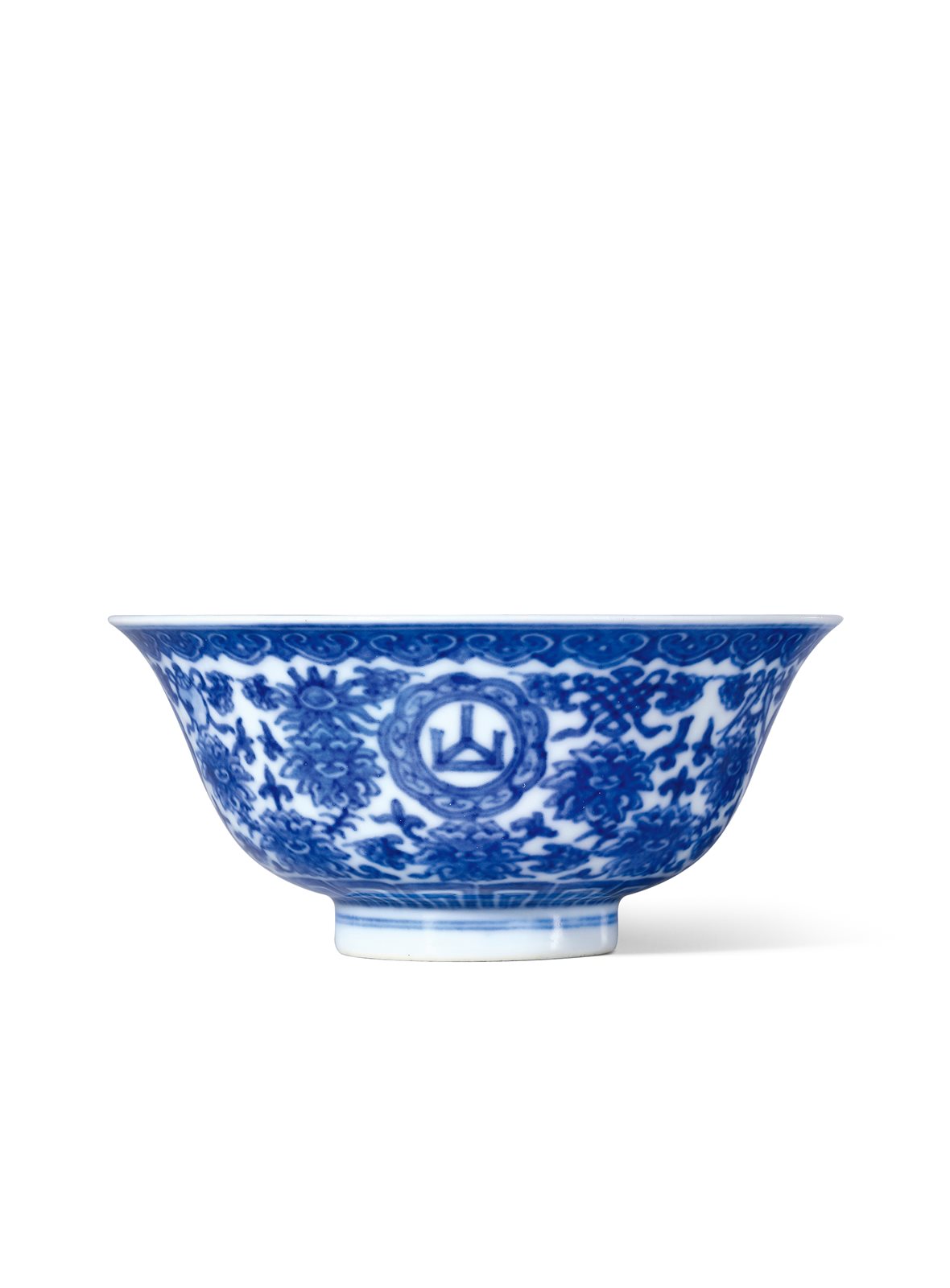 清道光二十七年（1847年） 青花莲托八吉祥“山高水长”纹碗