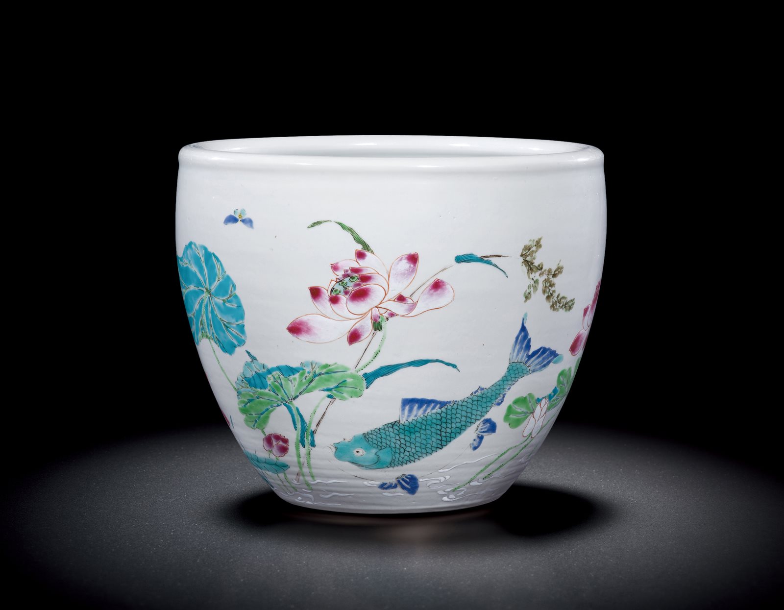 粉彩荷塘游鱼图小缸