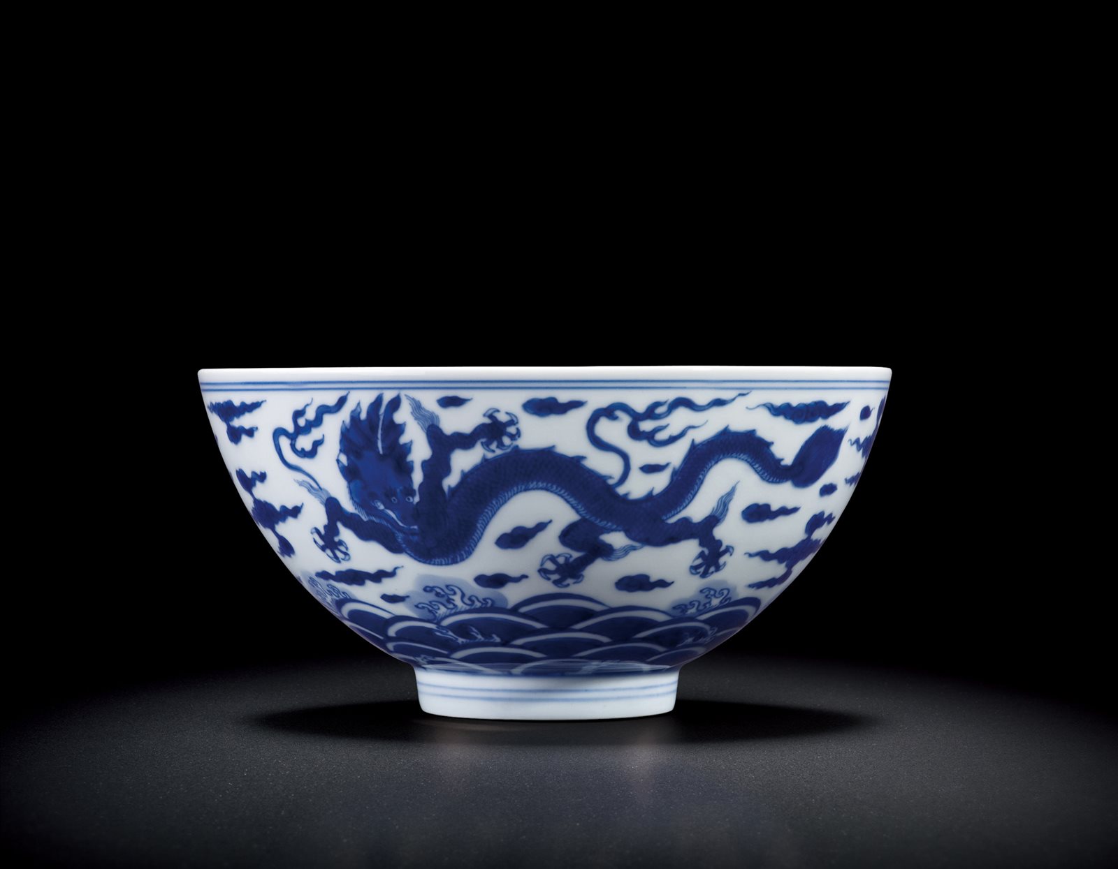 青花海水云龙纹碗