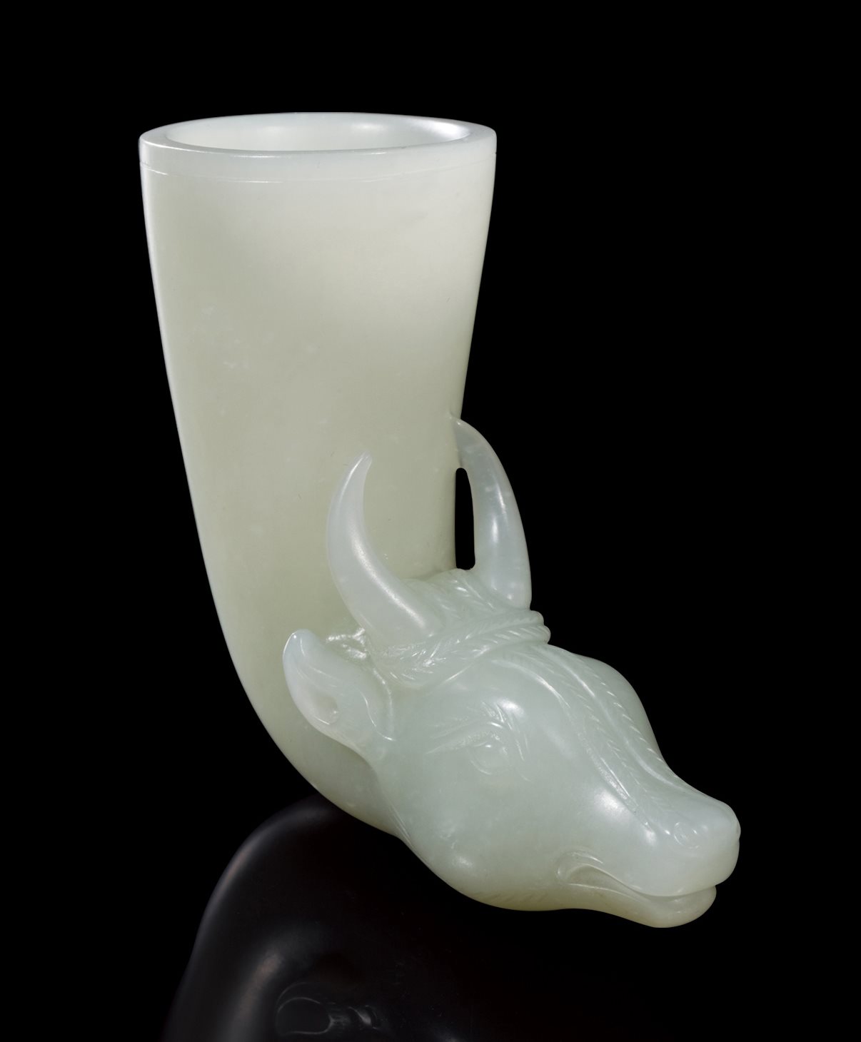 白玉牛首小杯