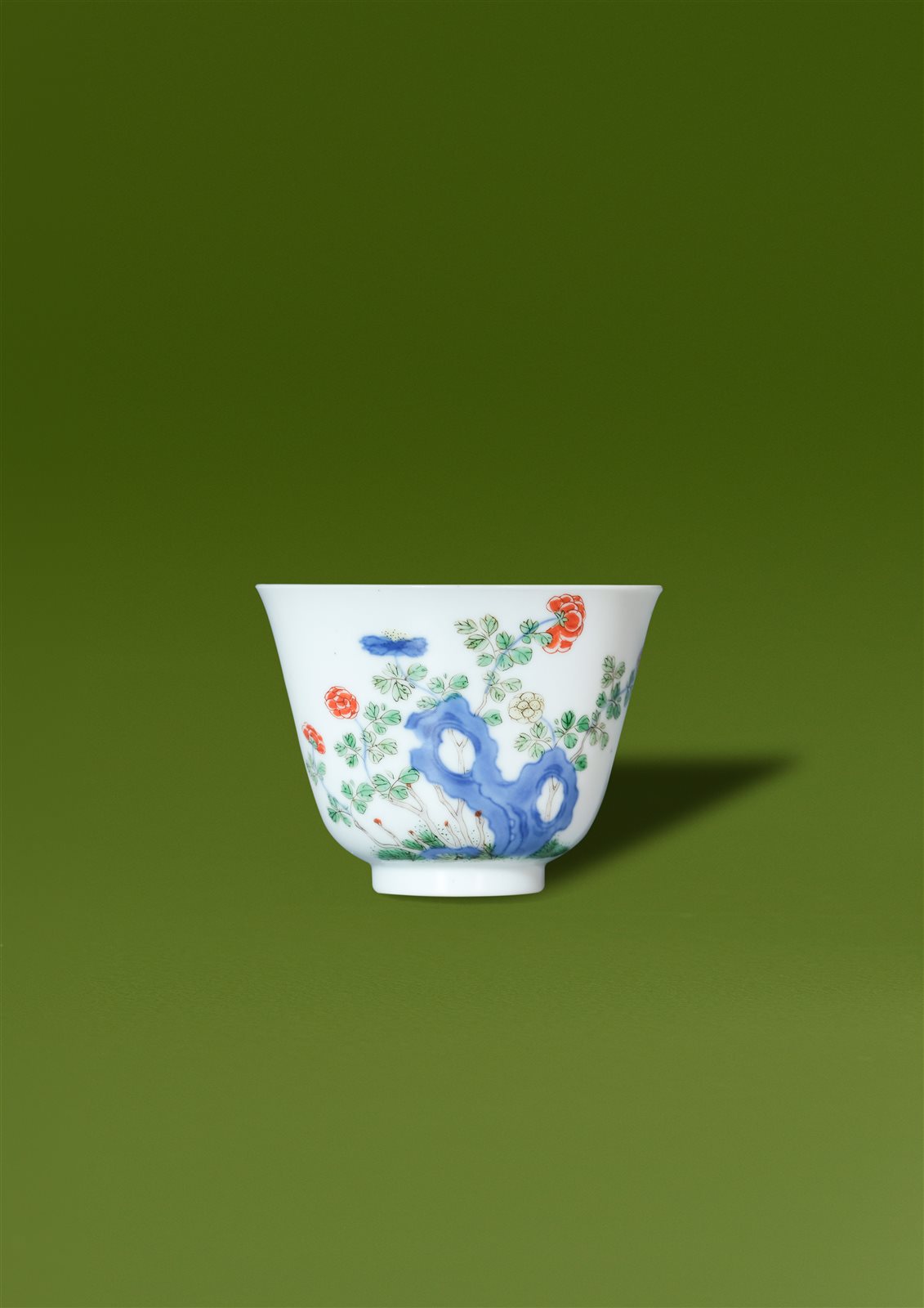 清康熙 青花五彩牡丹诗文花神杯（四月）