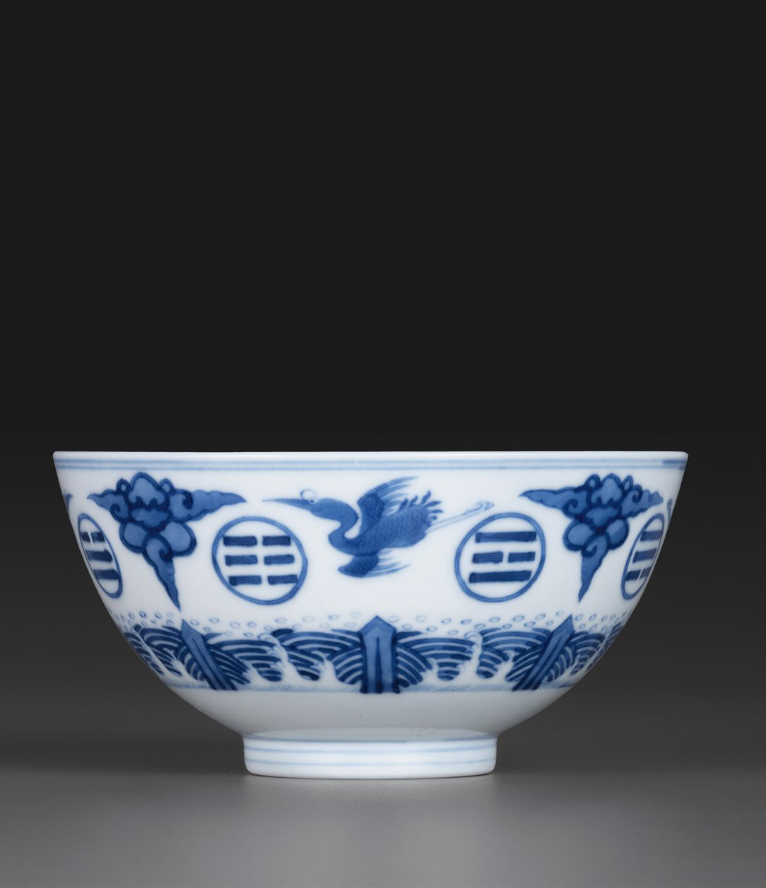 清嘉庆 青花八卦云鹤纹碗