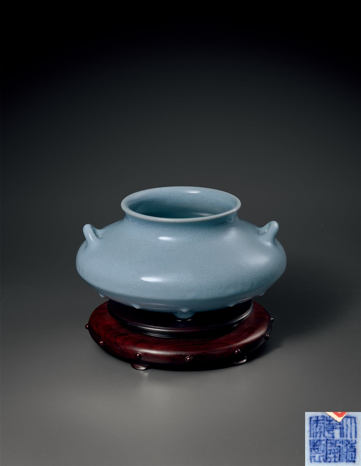 清乾隆 仿汝釉双耳鼓钉鱼篓尊（花囊）