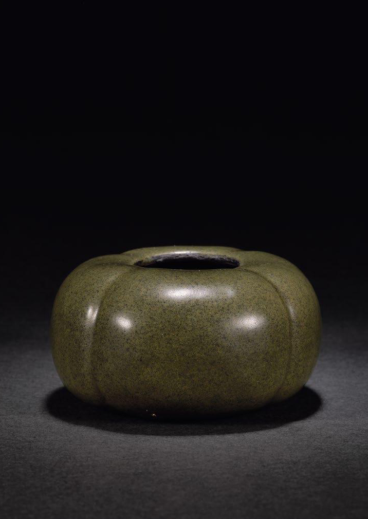 清乾隆 茶叶末釉柿形水盂