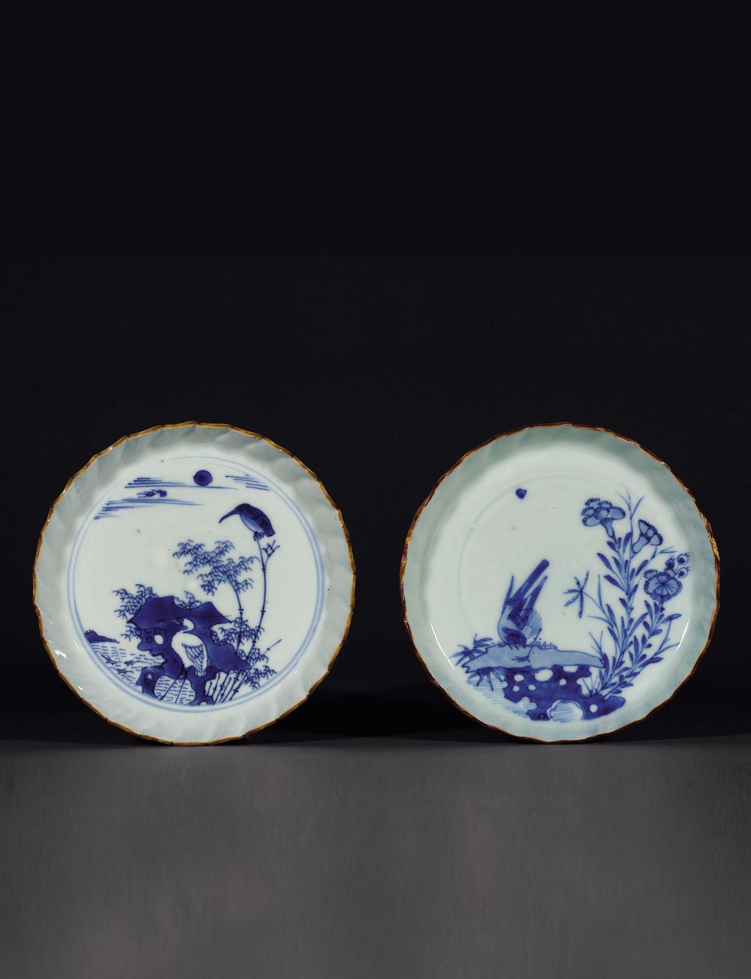 明 青花洞石花鸟图葵口盘一对