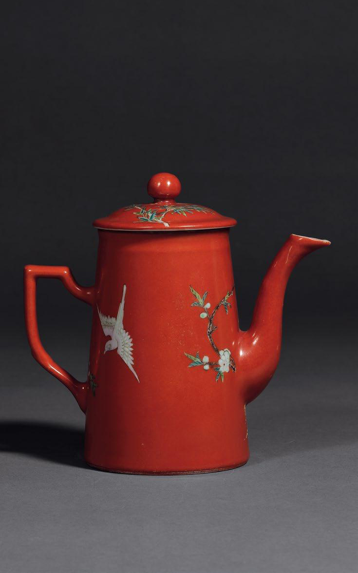清咸丰 矾红地粉彩花鸟图执壶