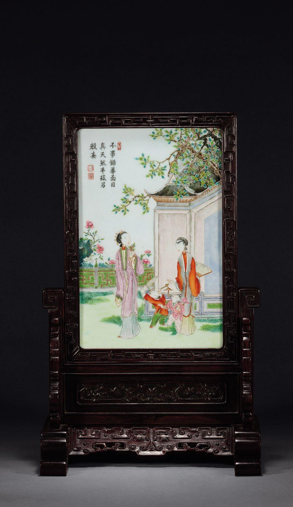 清乾隆 粉彩仕女婴戏图座屏