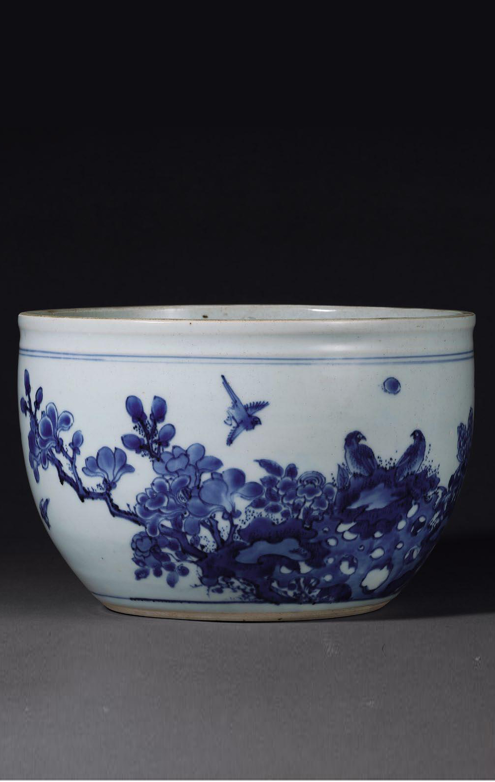 明崇祯 青花洞石花鸟纹案缸