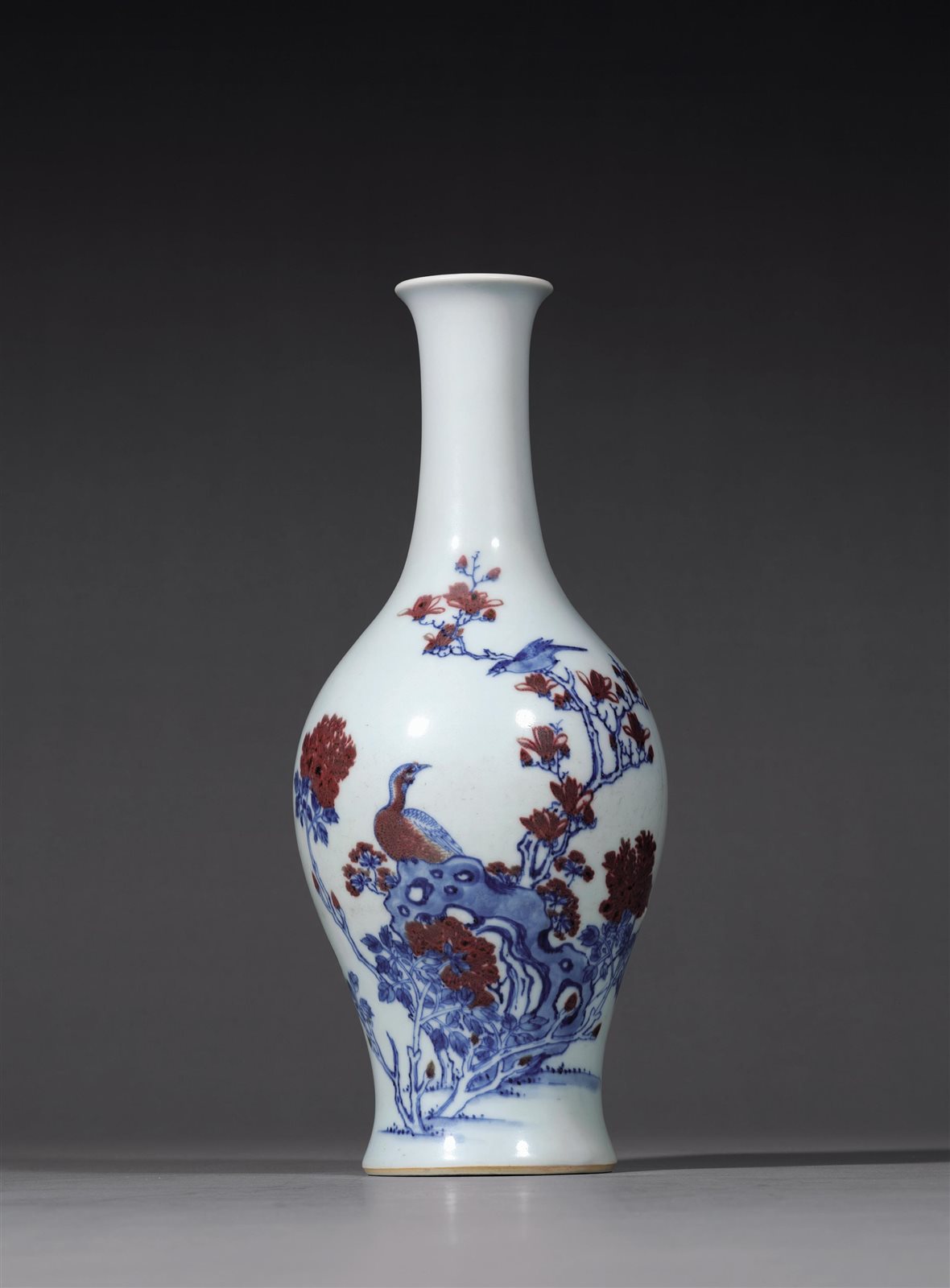 清康熙 青花釉里红洞石花鸟纹橄榄瓶