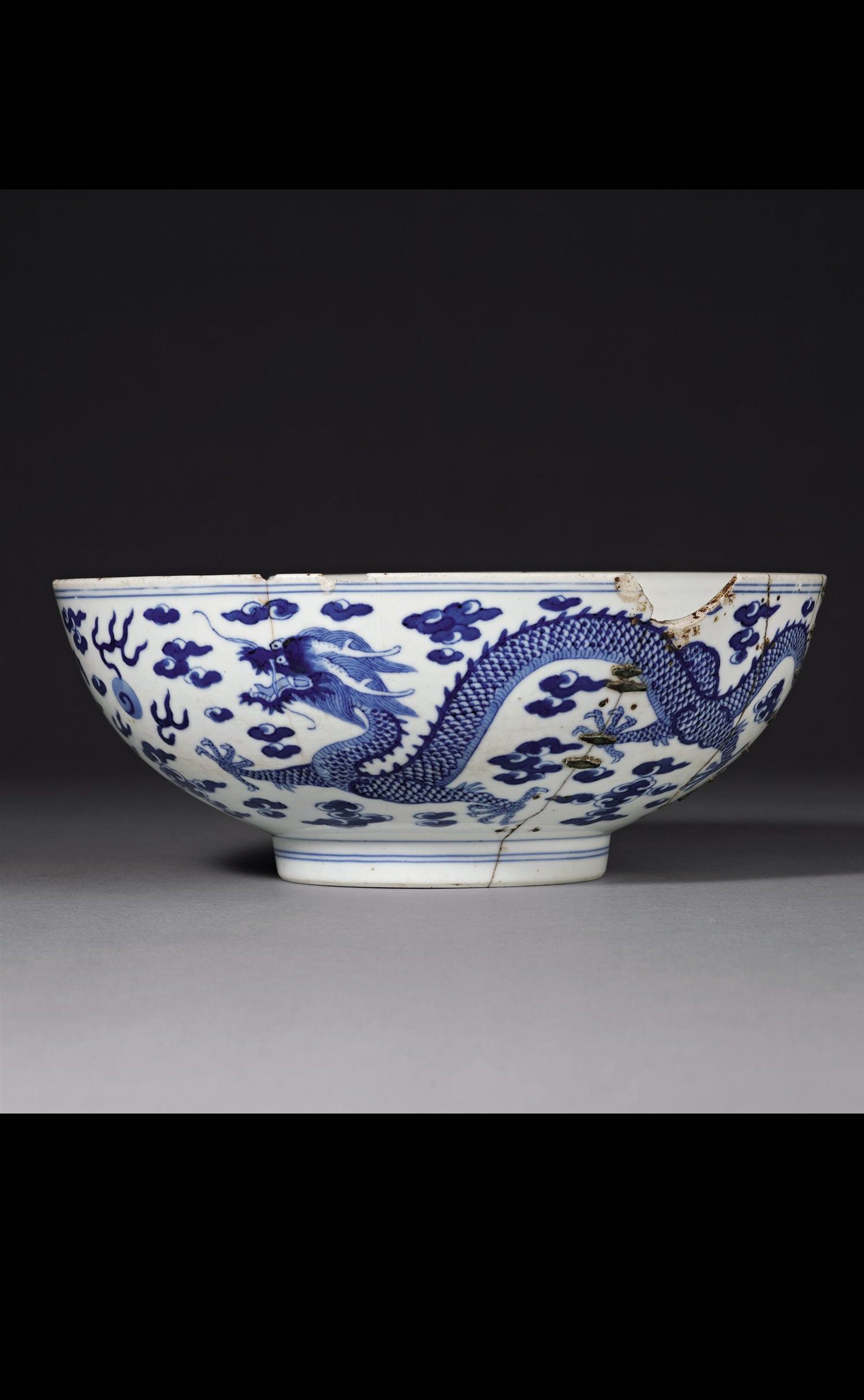 清嘉庆 青花双龙赶珠纹碗