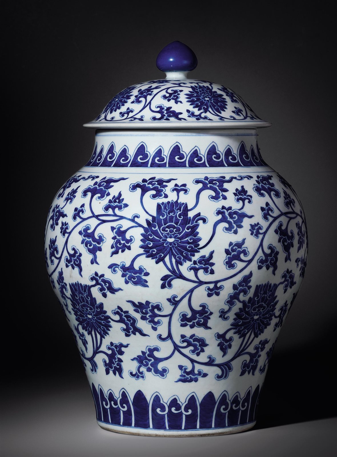 清道光 青花缠枝莲纹盖罐