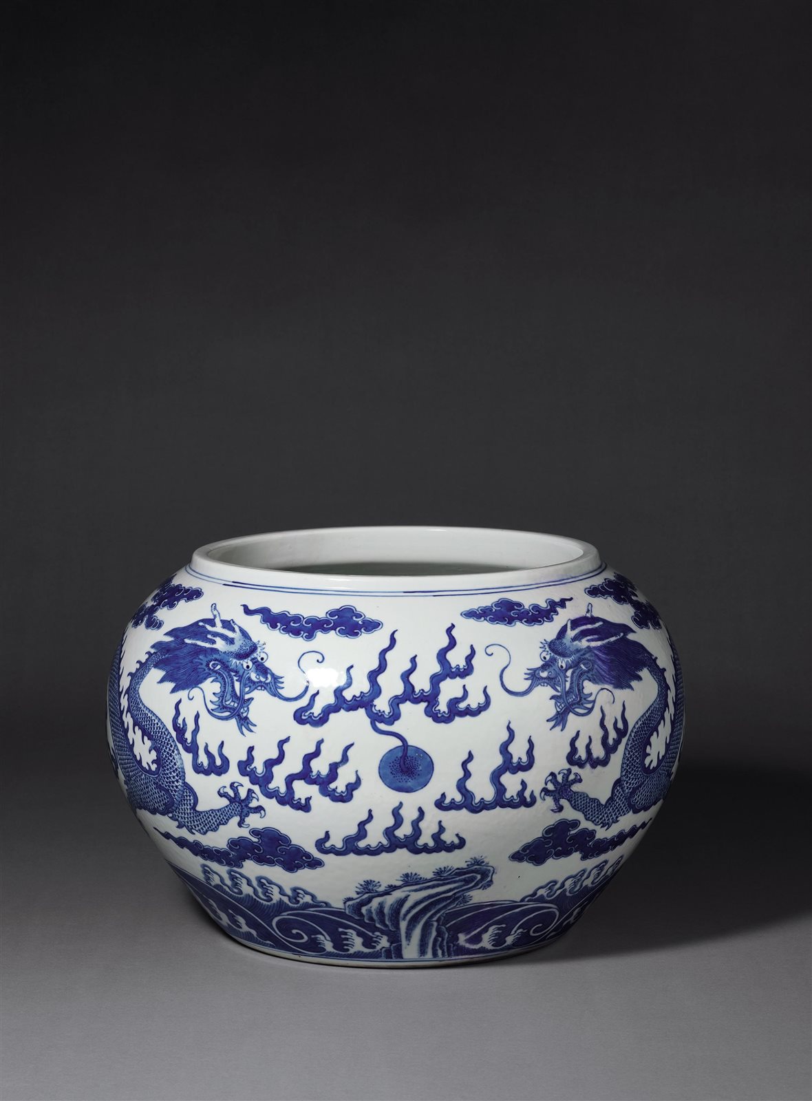 清光绪 青花海水云龙纹卷缸