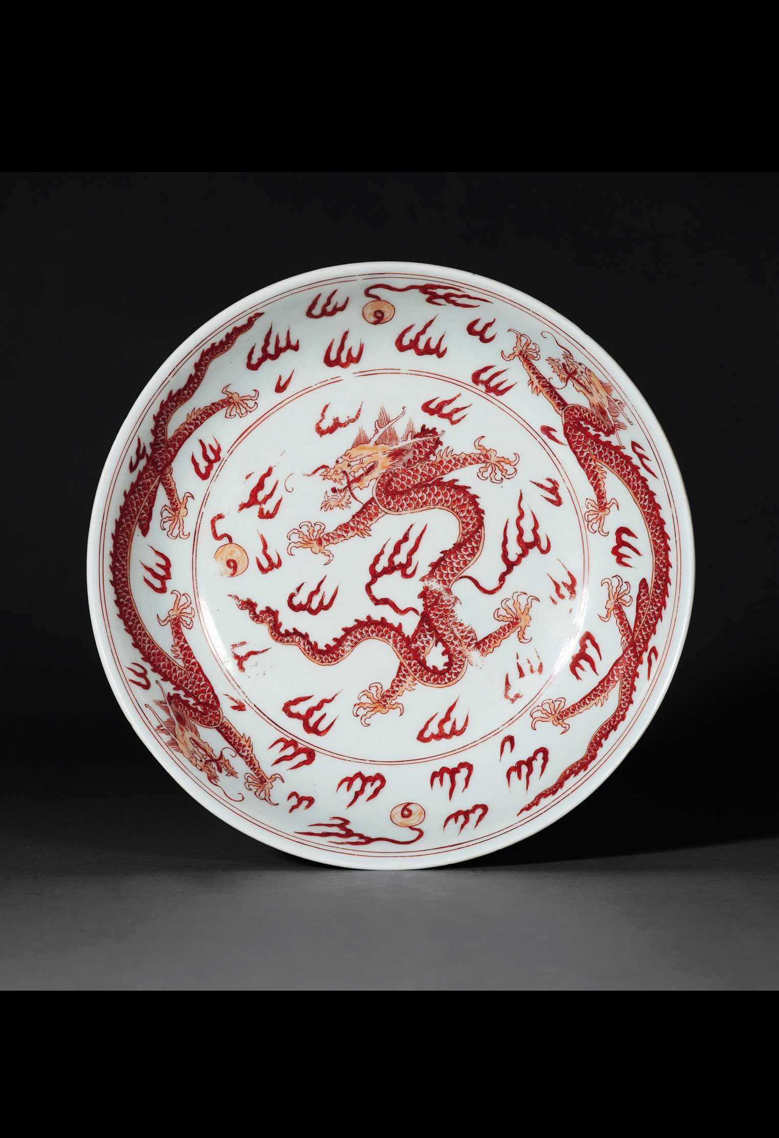 清康熙 矾红云龙赶珠纹盘