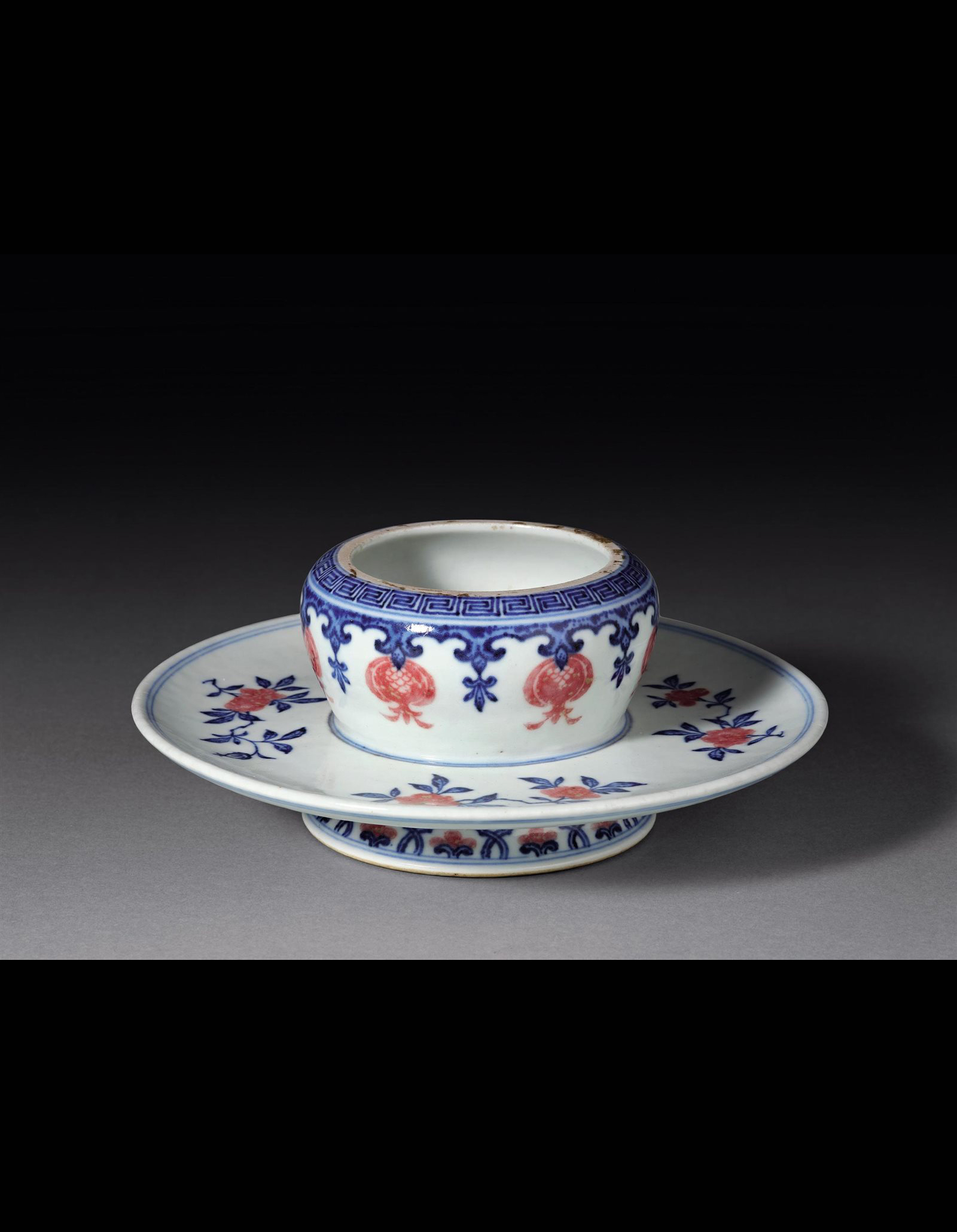 清乾隆 青花釉里红折枝花果纹盏托