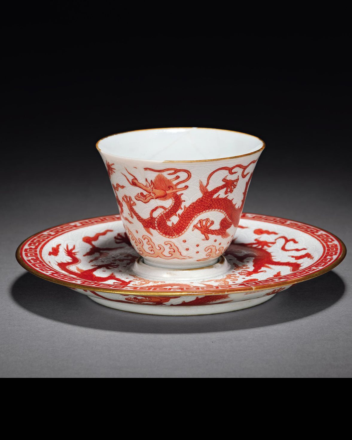 清乾隆 矾红描金轧道云龙纹杯、盏托成套