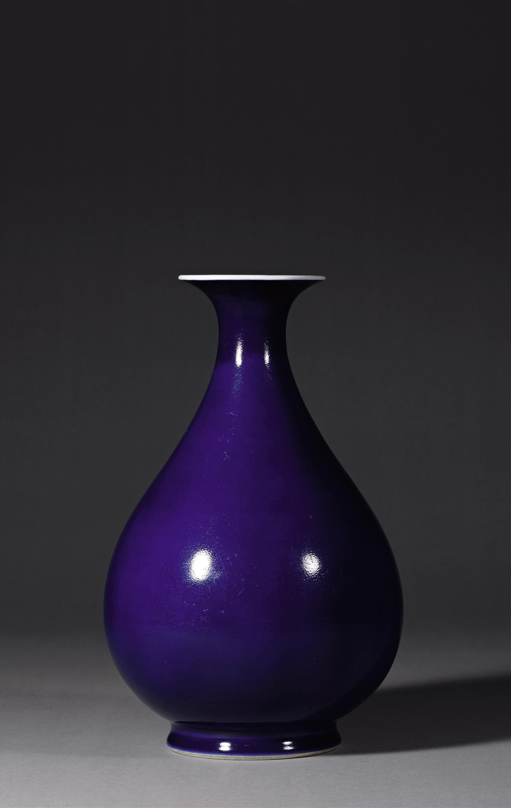 清乾隆 霁蓝釉玉壶春