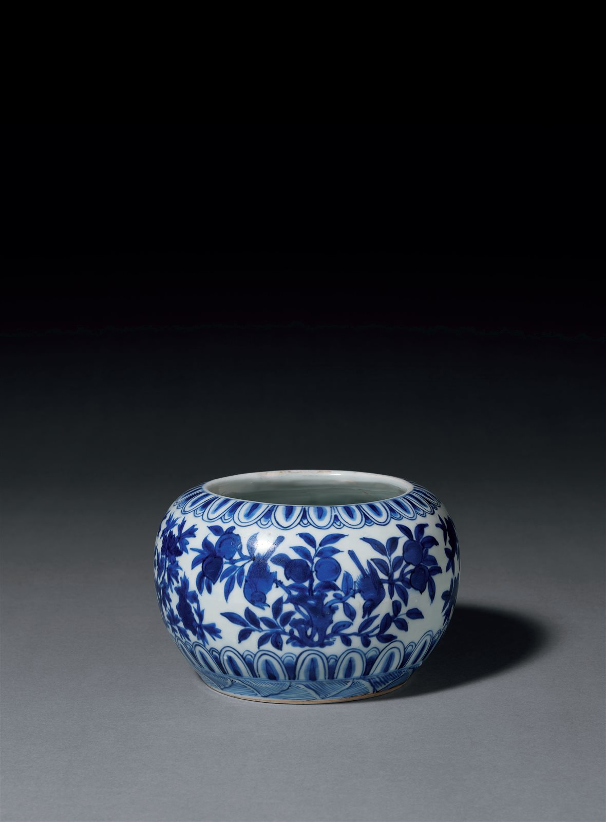 明万历 青花花鸟纹钵式水呈