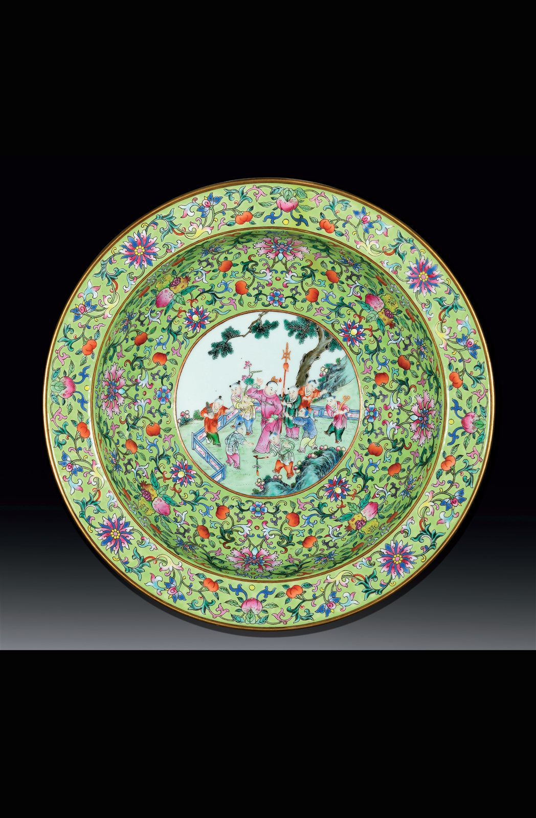 清嘉庆 绿地洋彩祥花瑞果福寿纹开光婴戏图折沿洗