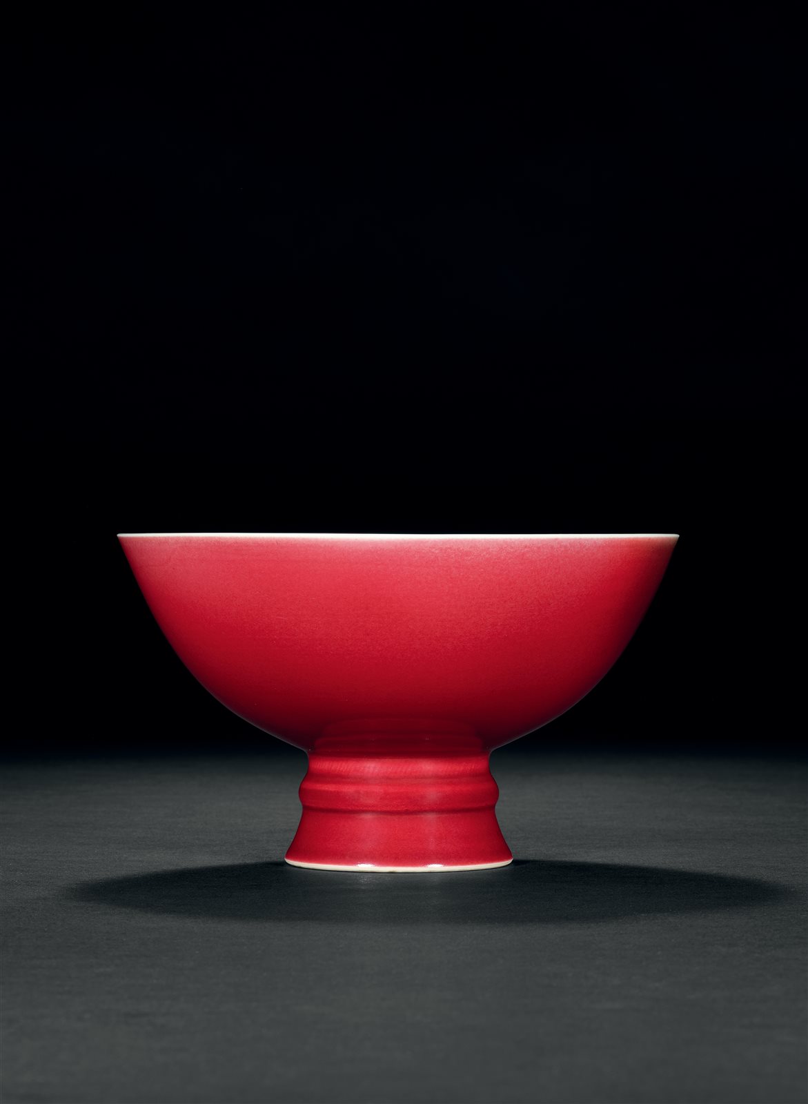 霁红釉弦纹高足碗