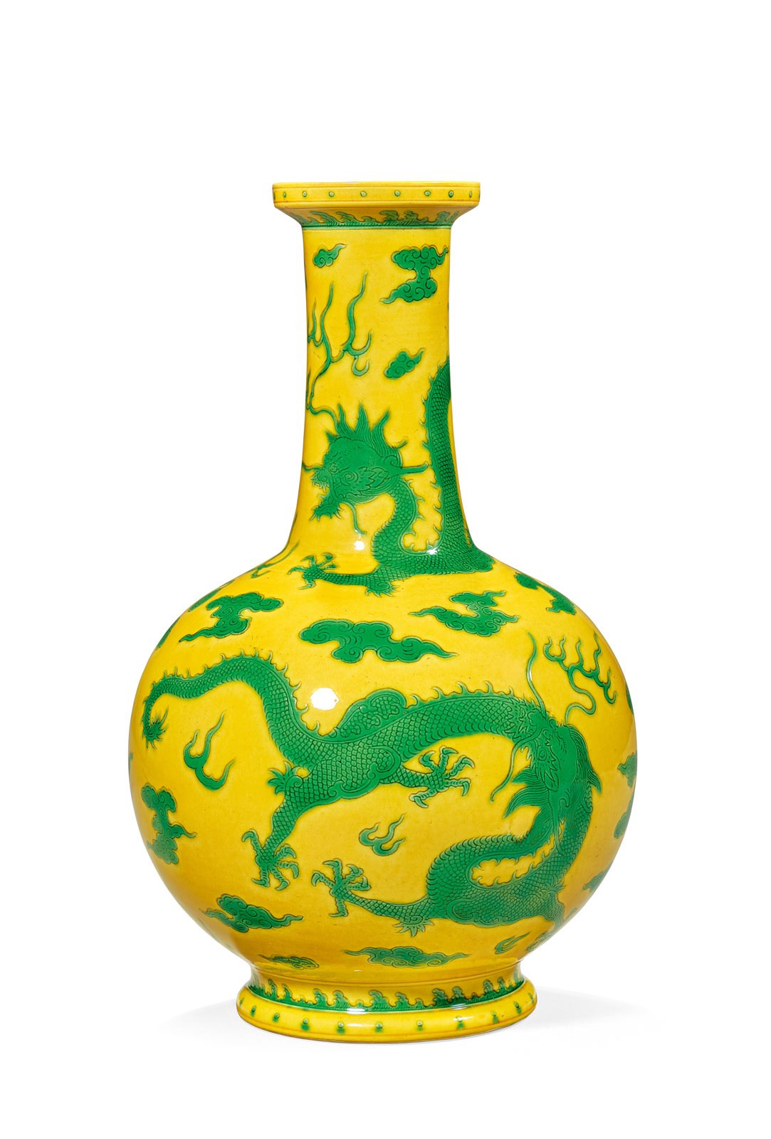 黄地绿彩暗刻云龙纹盘口瓶