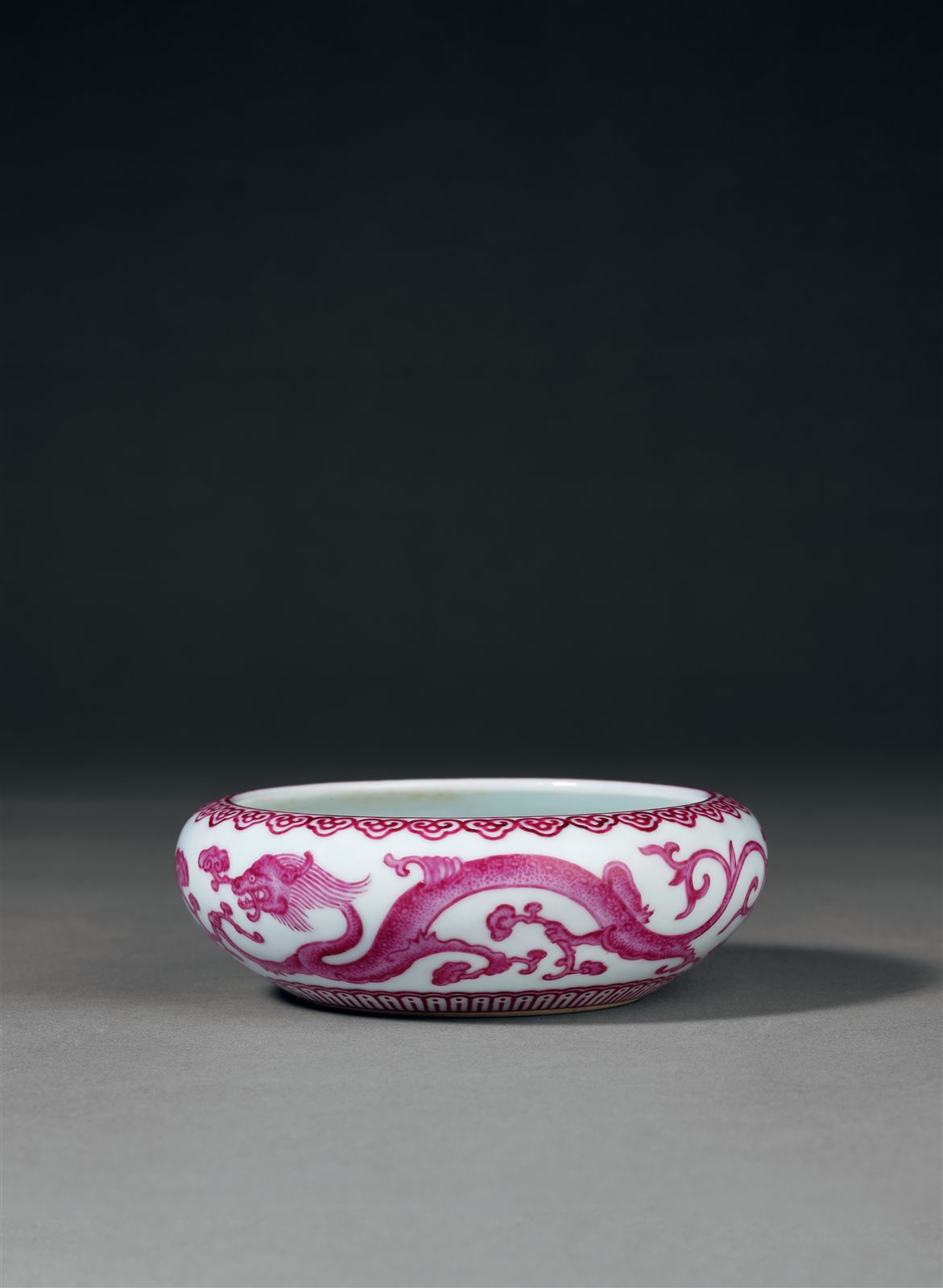 胭脂红彩螭龙衔芝纹如意汤罗洗