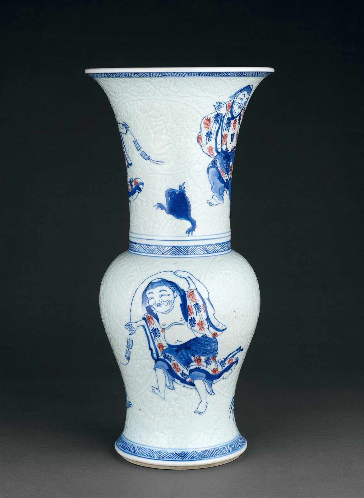 青花釉里红刘海戏金蟾模印缠枝莲纹凤尾尊