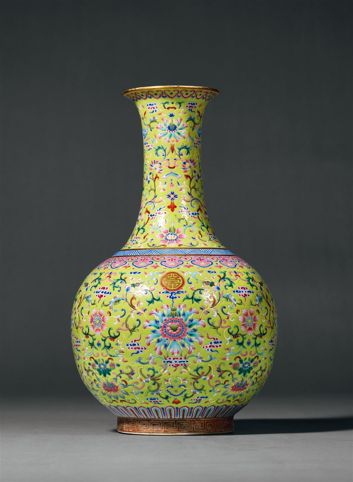 秋葵绿地洋彩福寿吉庆纹如意撇口瓶