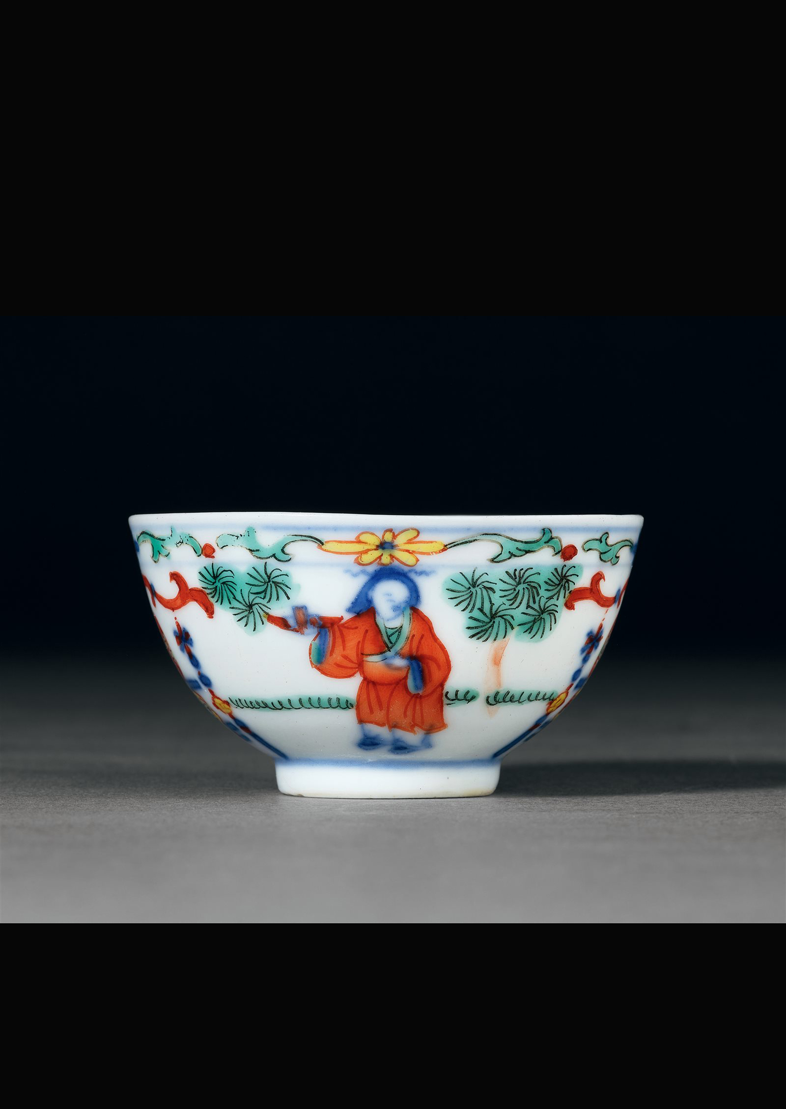 青花五彩杂宝人物纹杯