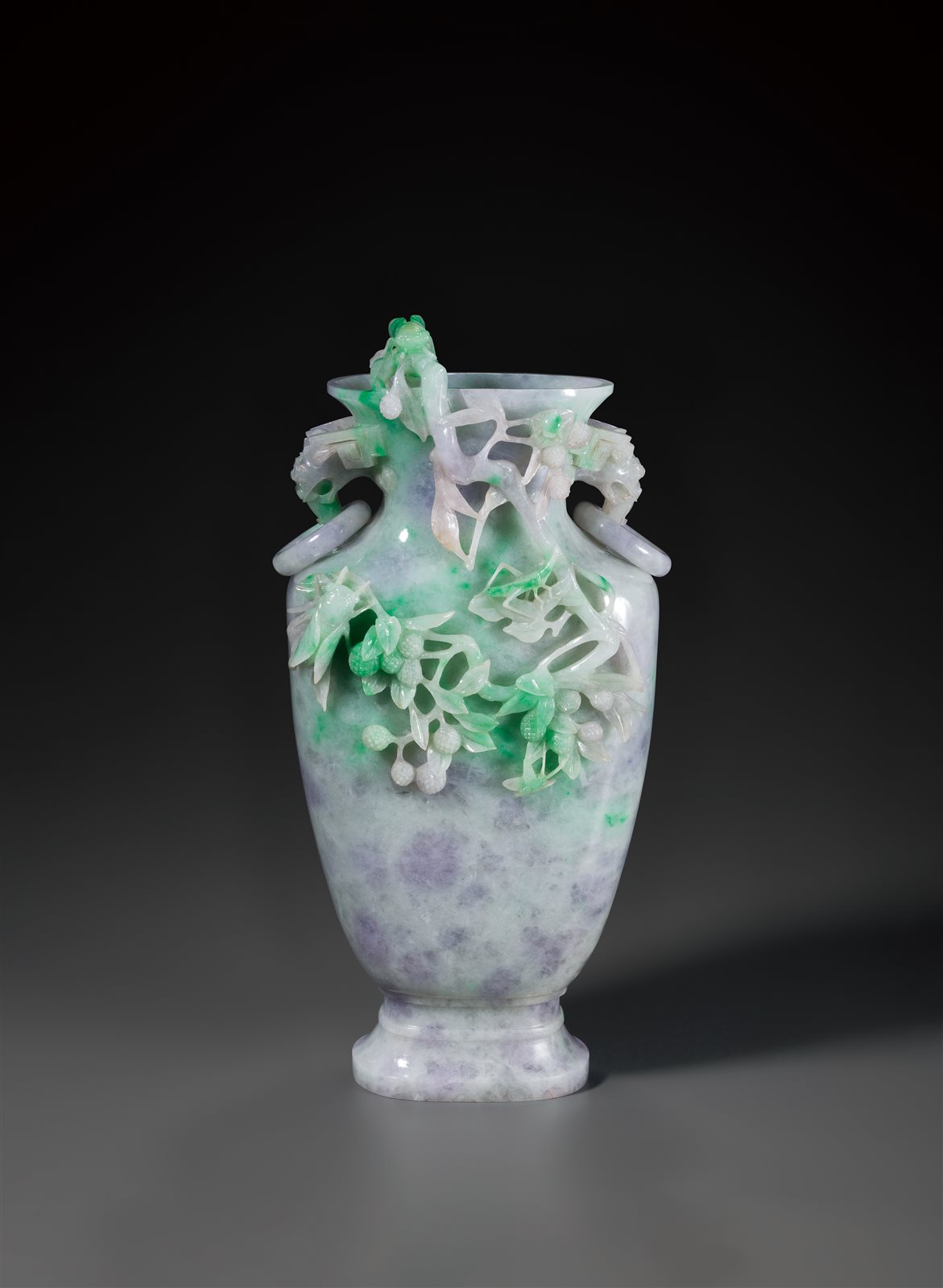 翡翠雕花果灵虫纹双龙耳衔环瓶