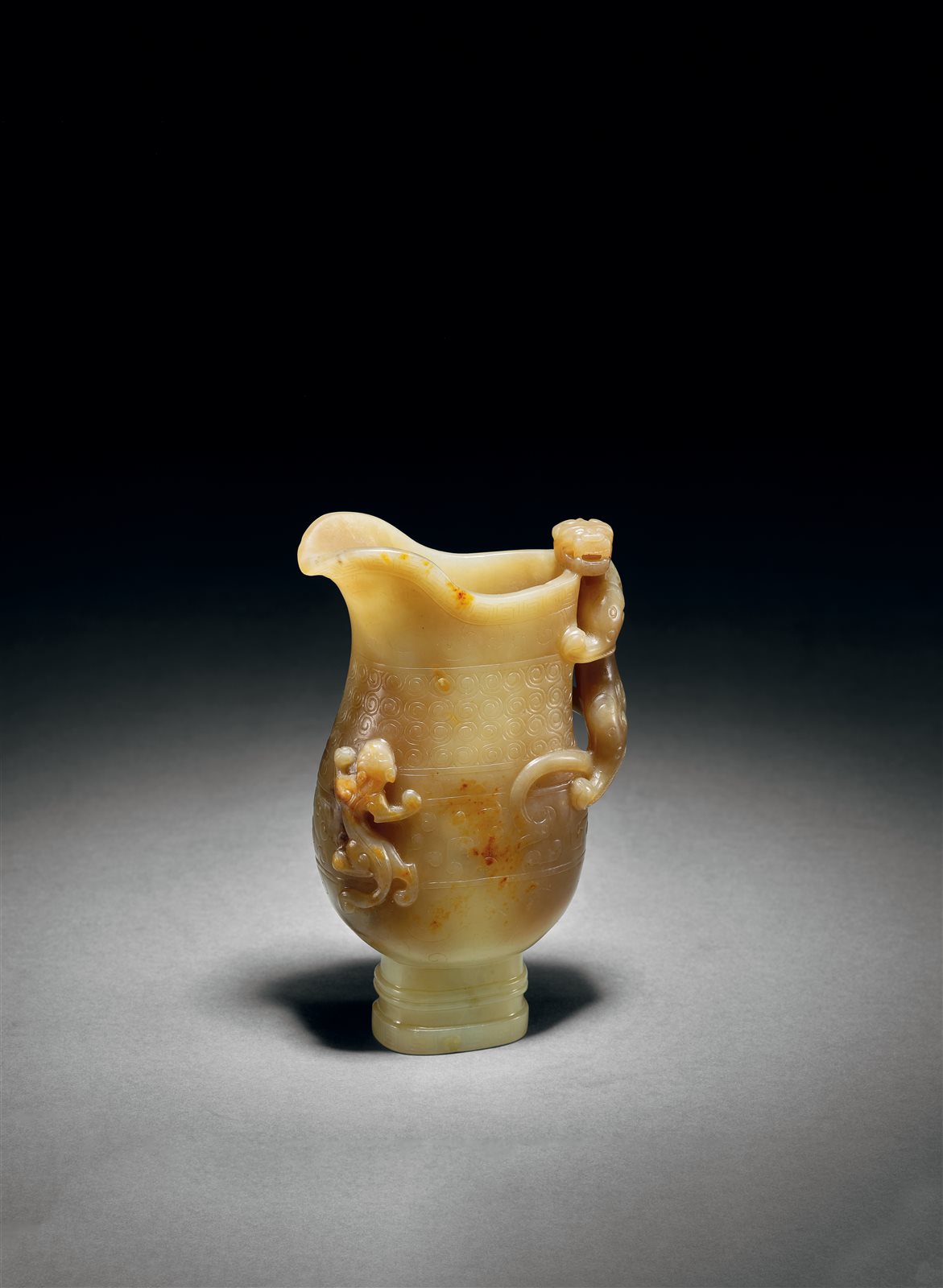 黄玉仿古螭虎纹觥