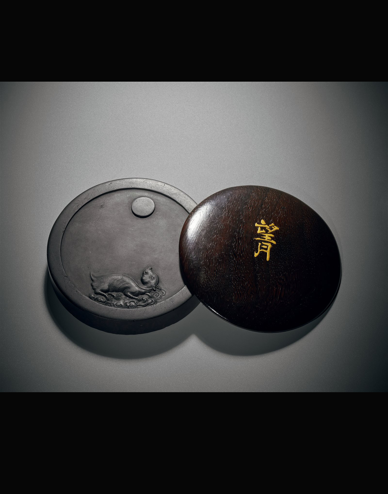 端石雕玉兔望月砚