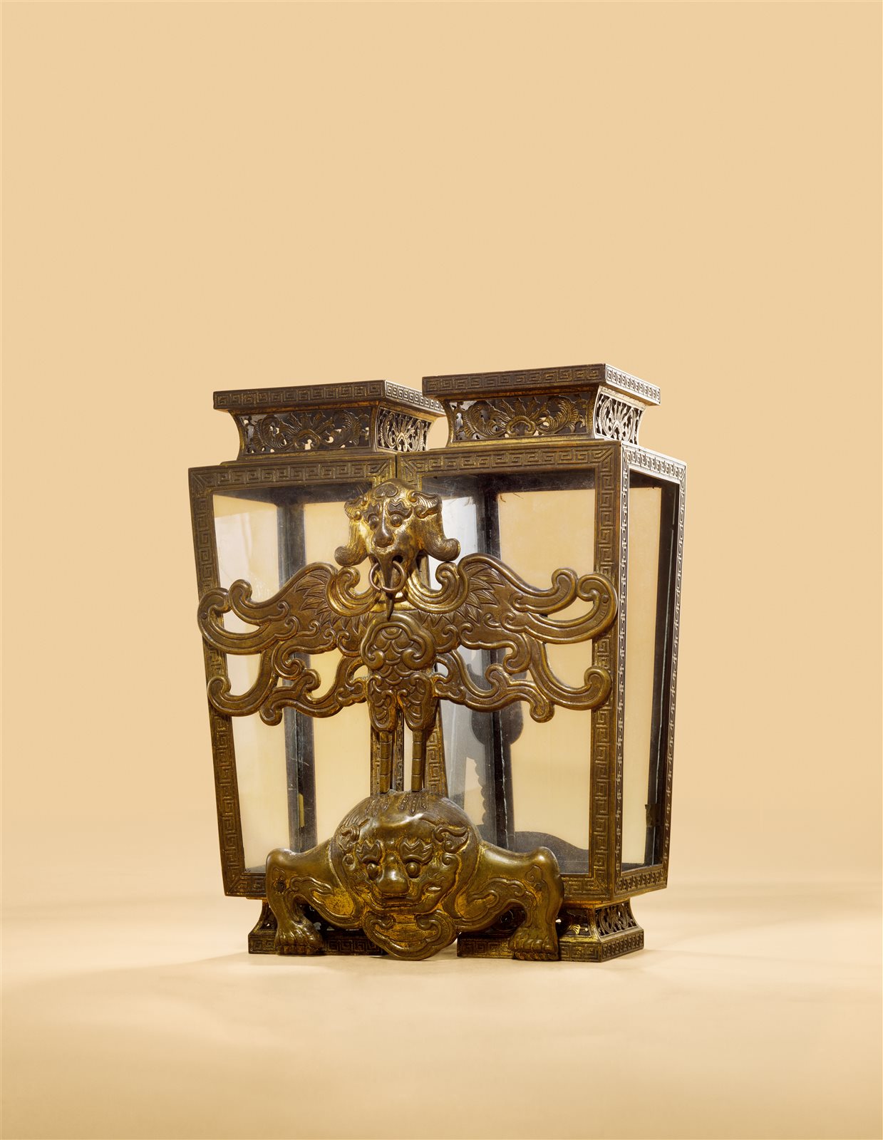 铜鎏金英雄双联方瓶