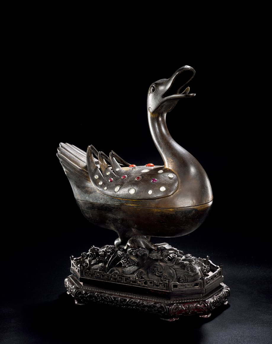 铜鎏金嵌宝石鸭熏