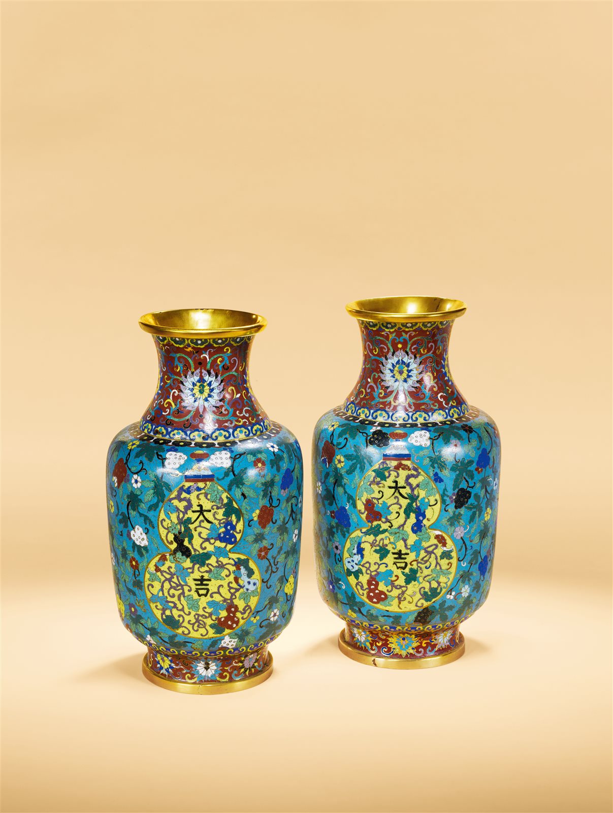 铜胎珐琅子孙万代大吉瓶一对