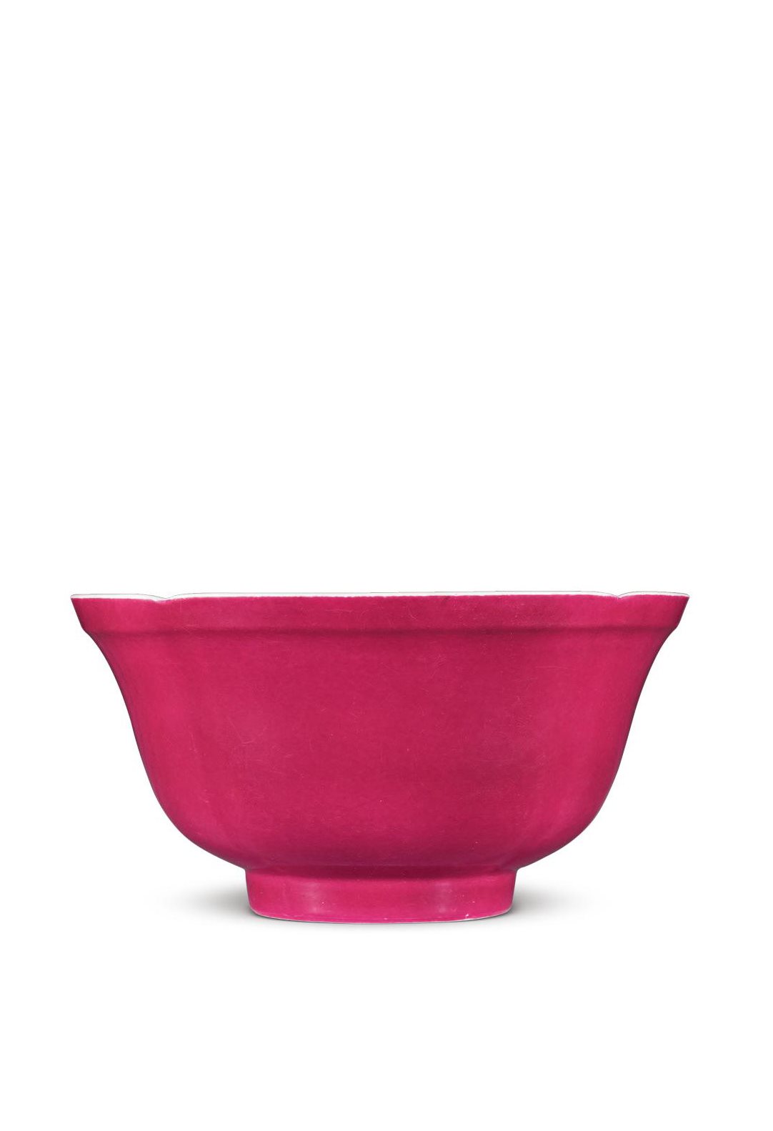 清雍正 胭脂红釉葵口碗