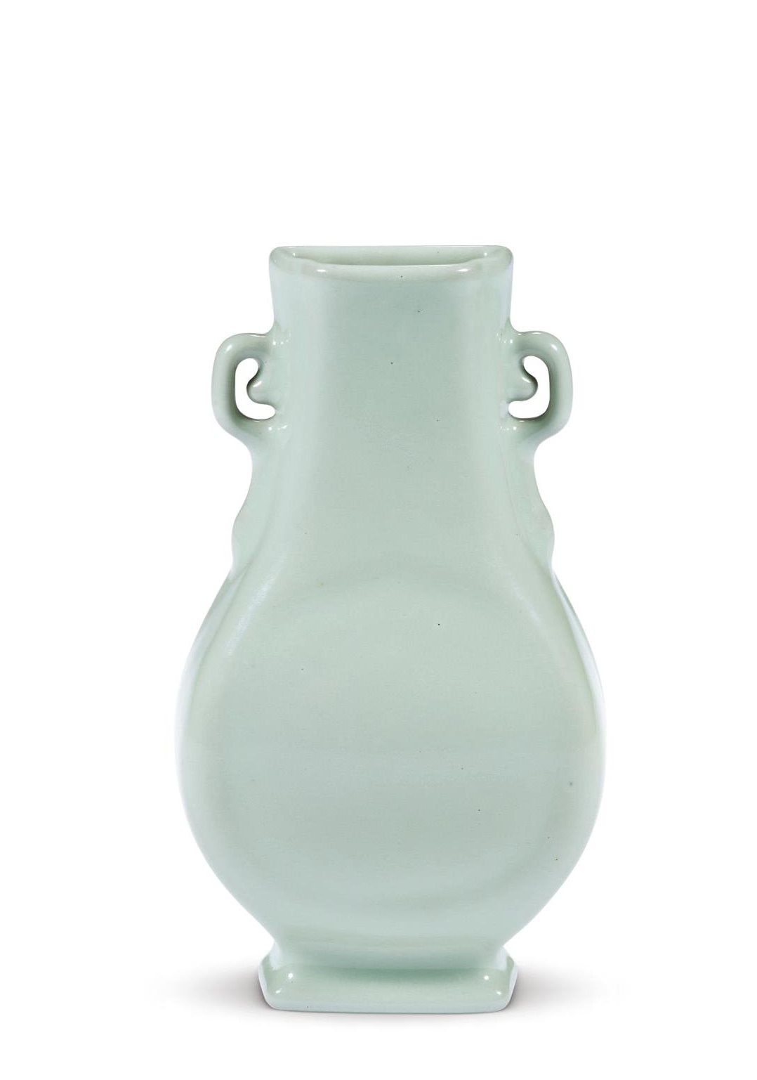 清乾隆 仿汝釉双如意耳杏圆壁瓶