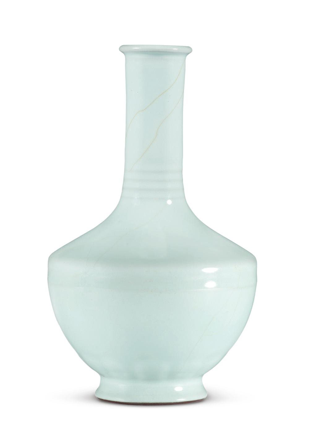 清乾隆 仿官釉弦纹莲瓣洗口瓶