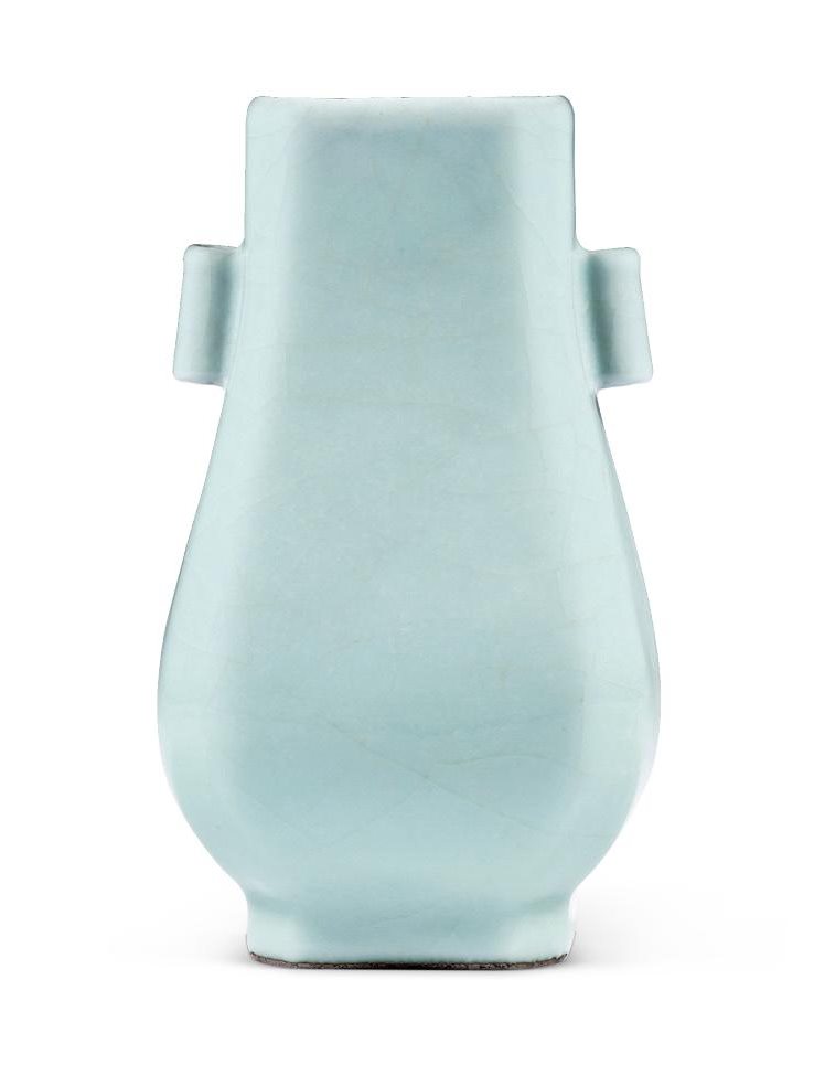 清乾隆 仿官釉贯耳八方小瓶