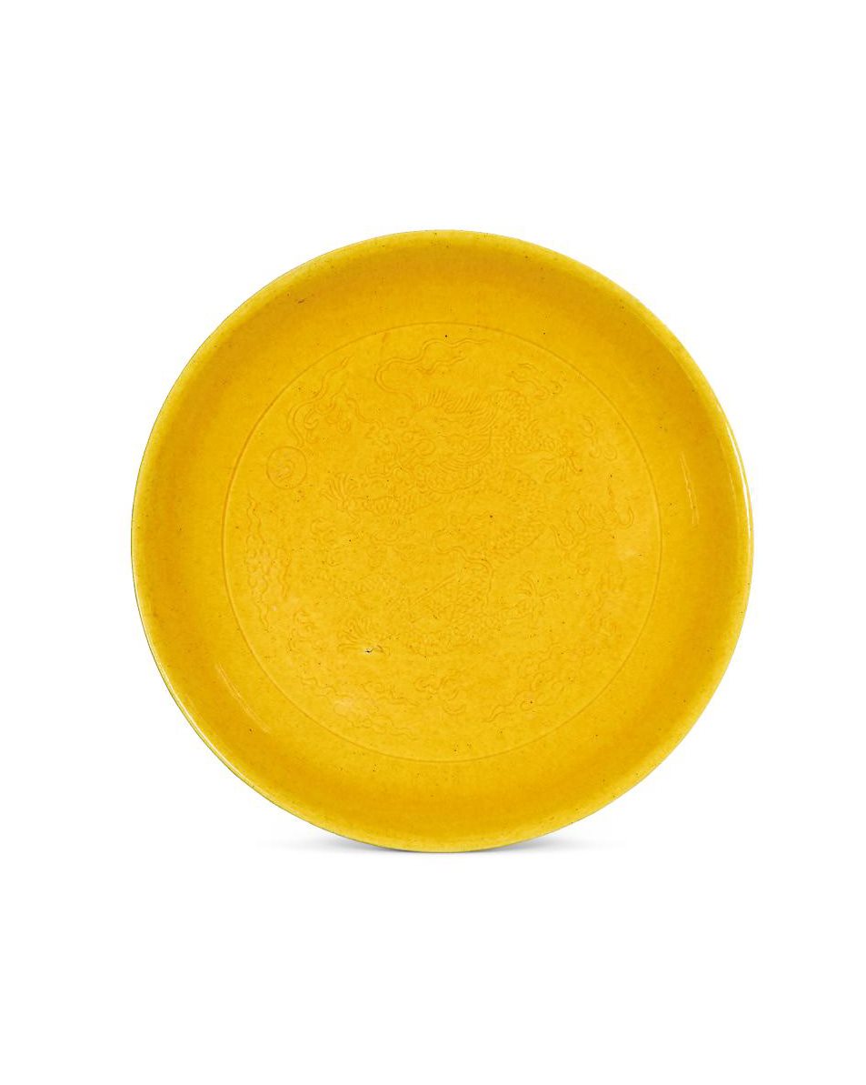 清道光 黄釉暗刻云龙纹盘