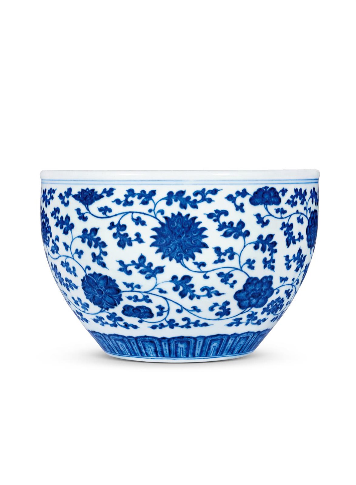 清乾隆 青花缠枝花卉纹卷缸