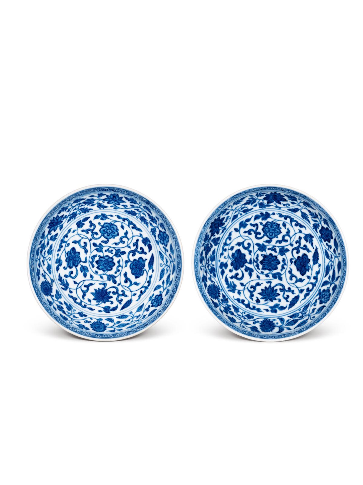 清道光 青花缠枝莲纹盘一对