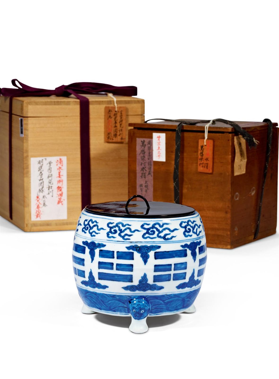 明万历 青花八卦兽面纹三足炉