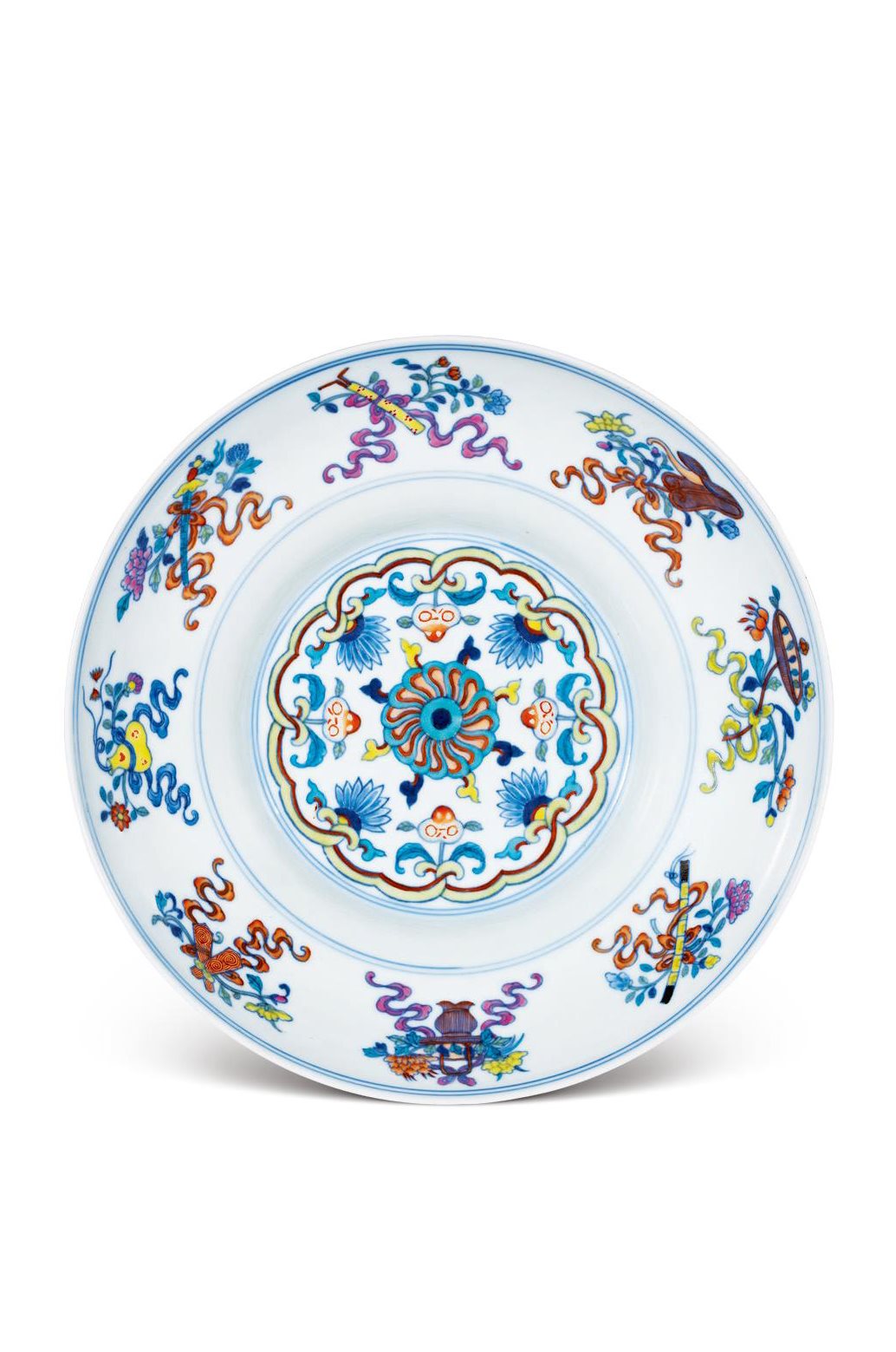 清乾隆 斗彩洋花暗八仙纹束腰盘