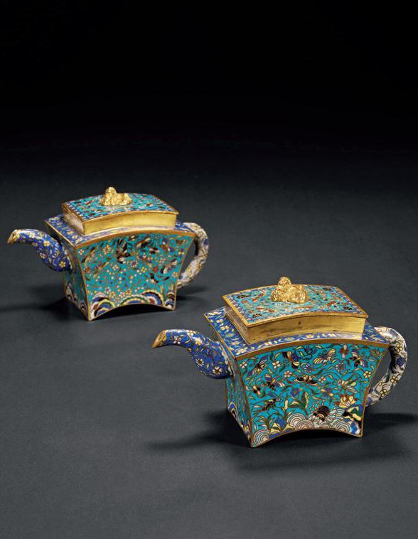 清中期 铜胎掐丝珐琅花鸟纹狮钮方壶一对